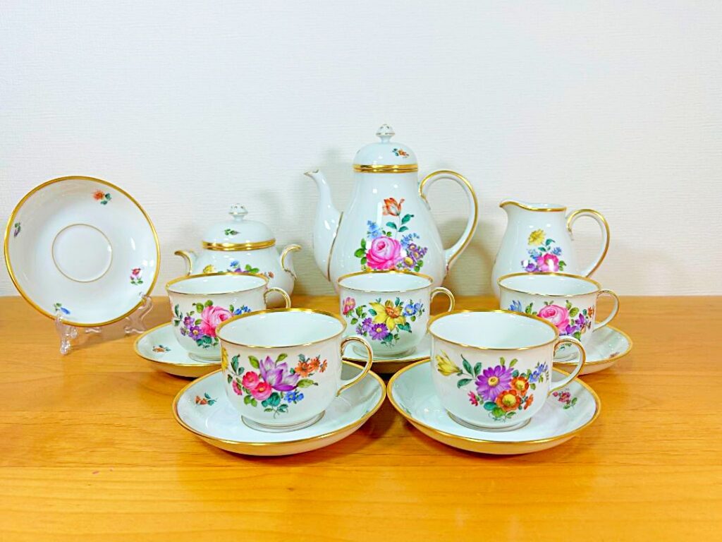 花柄陶磁器　AUGARTEN アウガルテン　オーストリア　小物入れ 花柄陶磁器 AUGARTEN アウガルテン オーストリア 小物入れ 美品 Wien